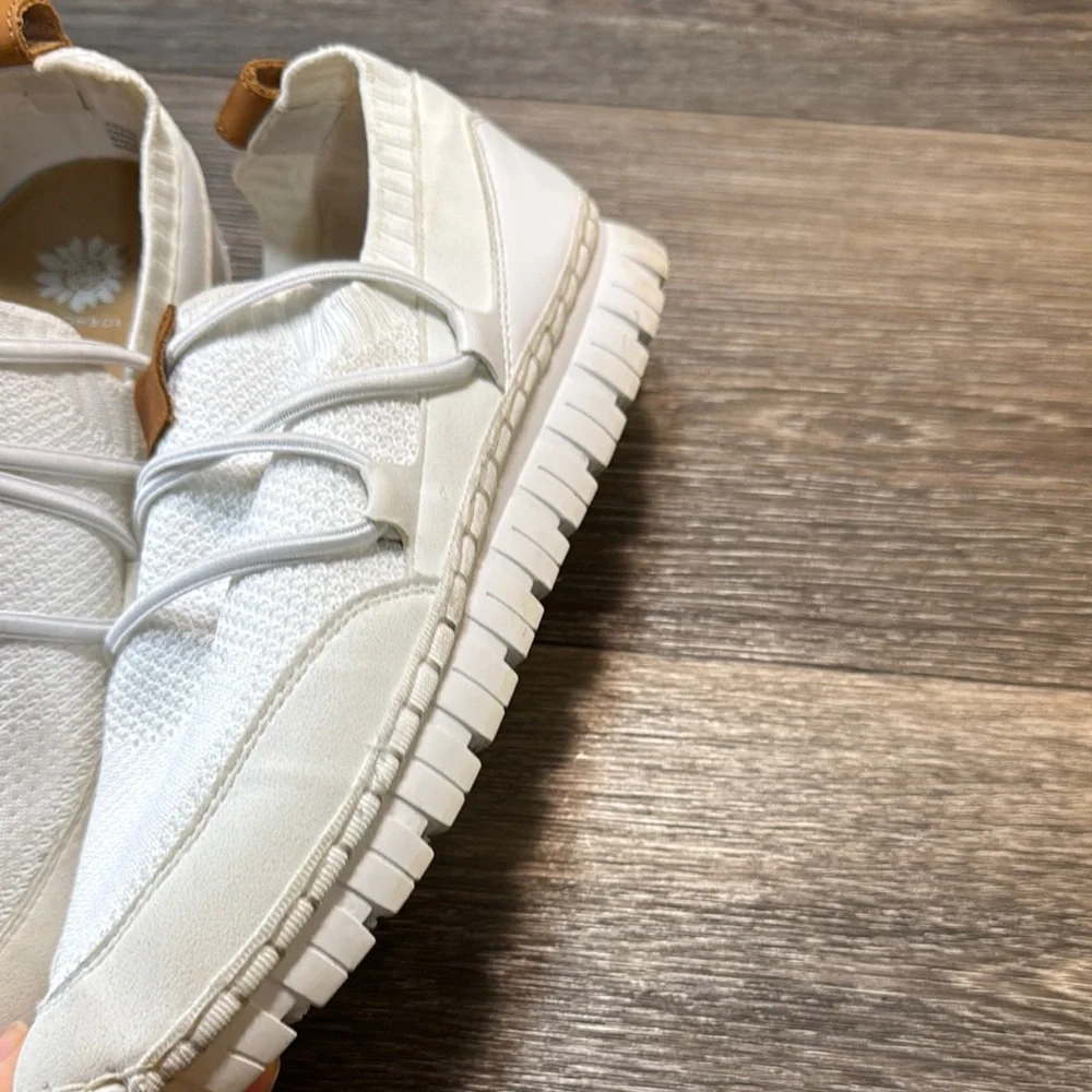 Yellow box White sneakers Shoes woman’s 8.5 (s6)
